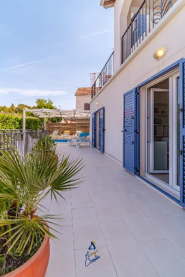 Milna Brač Villa with Heated Pool and Sea Views