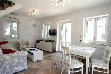 Stari Grad Holiday House with Private Beach & Mooring