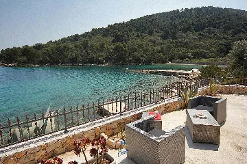 Stari Grad Holiday House with Private Beach & Mooring