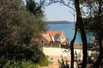 Stari Grad Holiday House with Private Beach & Mooring