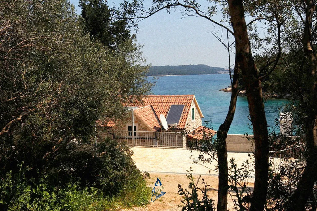 Stari Grad Holiday House with Private Beach & Mooring