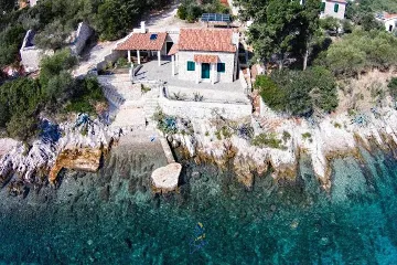 Stari Grad Holiday House with Private Beach & Mooring