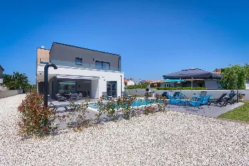 4-Bedroom Villa with Pool in Pula