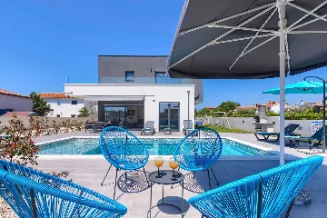 4-Bedroom Villa with Pool in Pula