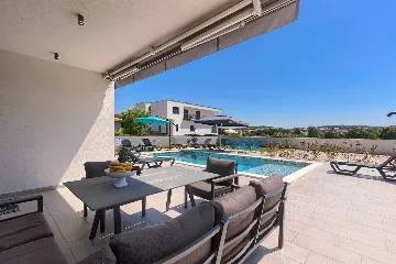 4-Bedroom Villa with Pool in Pula