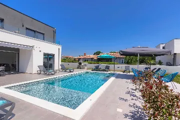 4-Bedroom Villa with Pool in Pula