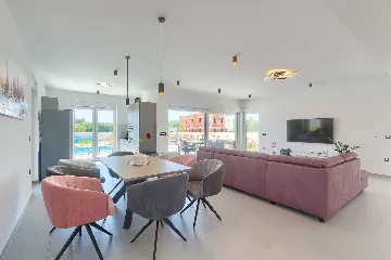 4-Bedroom Villa with Pool in Pula