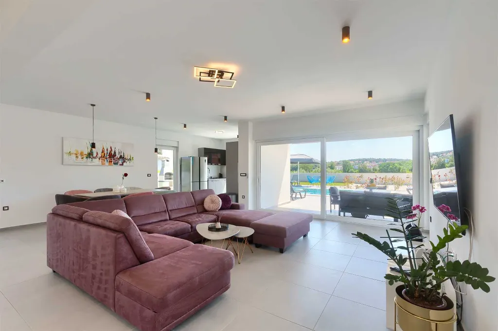 4-Bedroom Villa with Pool in Pula