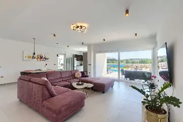 4-Bedroom Villa with Pool in Pula