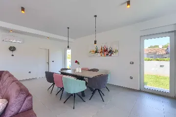 4-Bedroom Villa with Pool in Pula