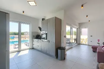 4-Bedroom Villa with Pool in Pula
