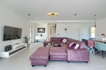 4-Bedroom Villa with Pool in Pula