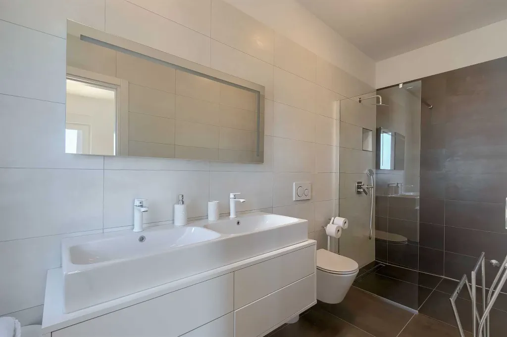 4-Bedroom Villa with Pool in Pula