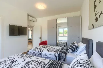 4-Bedroom Villa with Pool in Pula