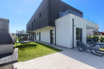 4-Bedroom Villa with Pool in Pula