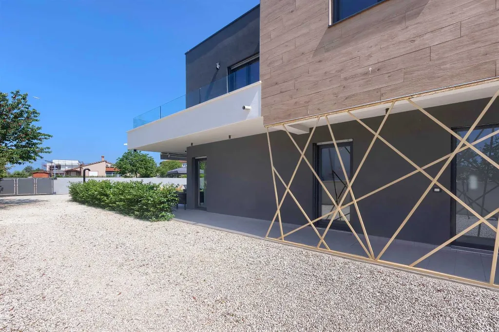 4-Bedroom Villa with Pool in Pula