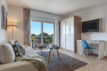 Pula 7-Bedroom Villa with Pool & Jacuzzi