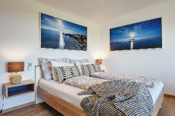 Pula 7-Bedroom Villa with Pool & Jacuzzi