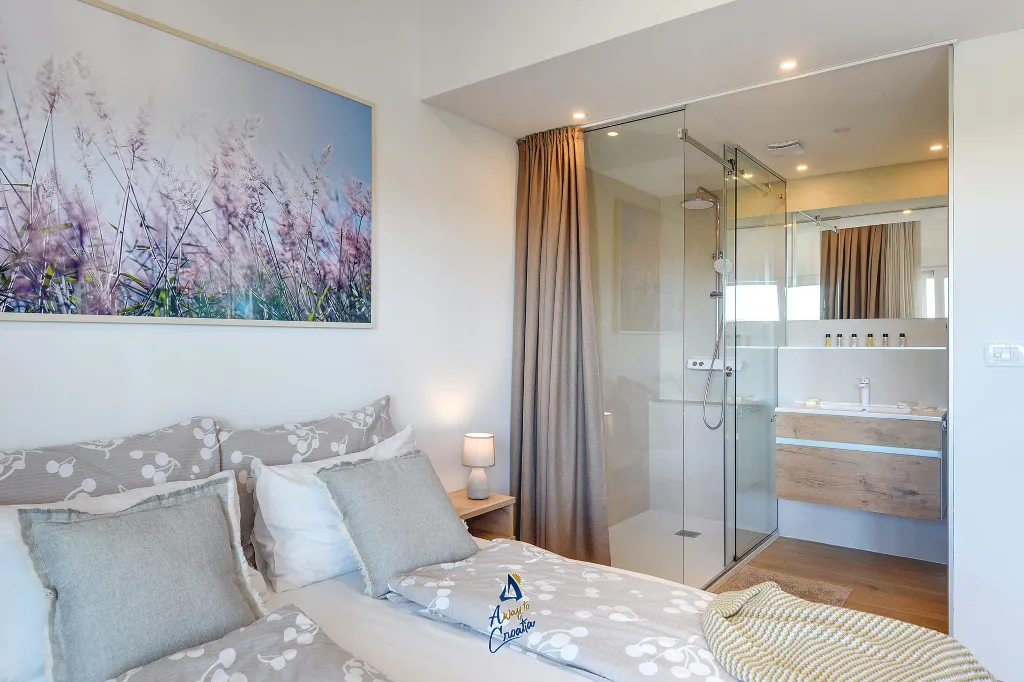 Pula 7-Bedroom Villa with Pool & Jacuzzi