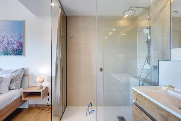 Pula 7-Bedroom Villa with Pool & Jacuzzi