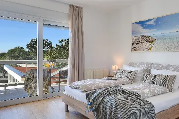 Pula 7-Bedroom Villa with Pool & Jacuzzi