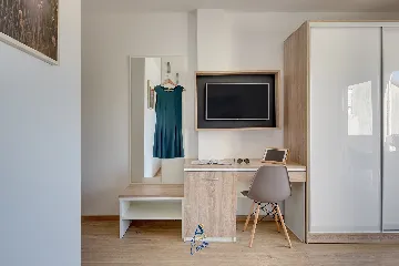 Pula 7-Bedroom Villa with Pool & Jacuzzi