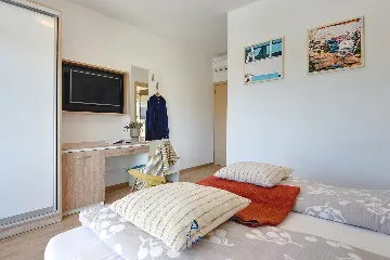 Pula 7-Bedroom Villa with Pool & Jacuzzi