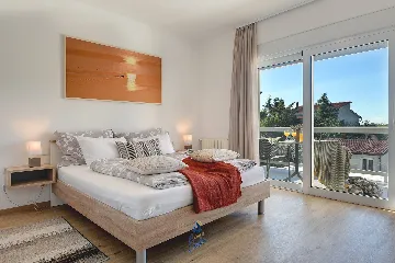 Pula 7-Bedroom Villa with Pool & Jacuzzi