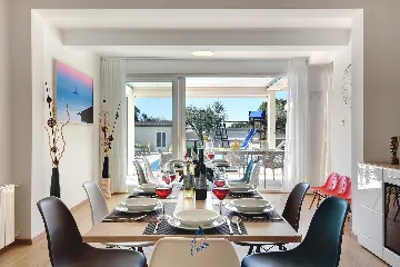 Pula 7-Bedroom Villa with Pool & Jacuzzi