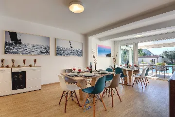 Pula 7-Bedroom Villa with Pool & Jacuzzi