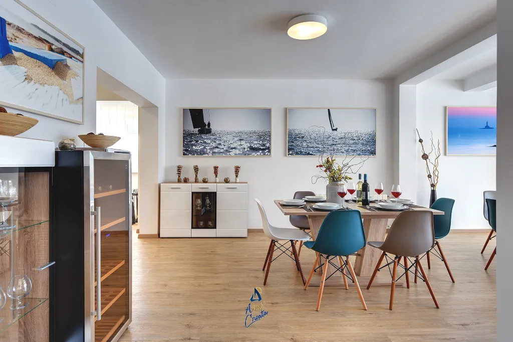 Pula 7-Bedroom Villa with Pool & Jacuzzi