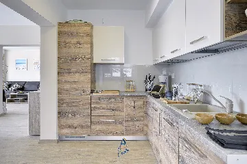 Pula 7-Bedroom Villa with Pool & Jacuzzi