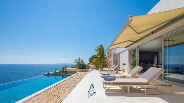 5-Bedroom Villa with Heated Infinity Pool in Sveta Nedjelja