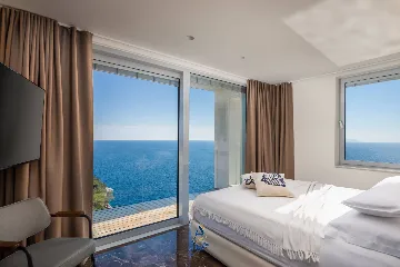 5-Bedroom Villa with Heated Infinity Pool in Sveta Nedjelja