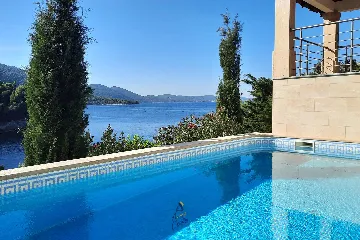 4-Bedroom Villa in Čara for 8 Guests