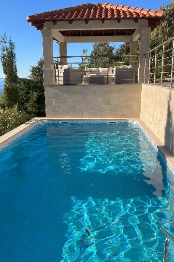 4-Bedroom Villa in Čara for 8 Guests