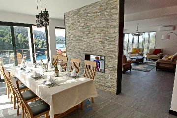 4-Bedroom Villa in Čara for 8 Guests