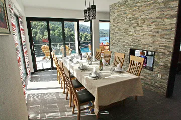 4-Bedroom Villa in Čara for 8 Guests