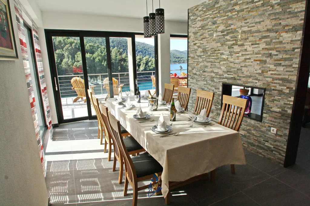 4-Bedroom Villa in Čara for 8 Guests