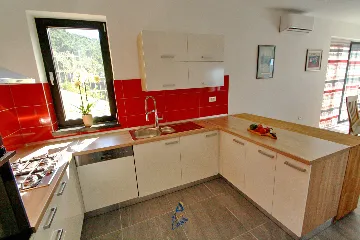 4-Bedroom Villa in Čara for 8 Guests