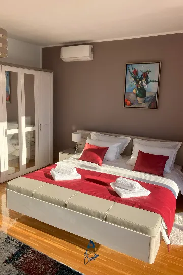 4-Bedroom Villa in Čara for 8 Guests
