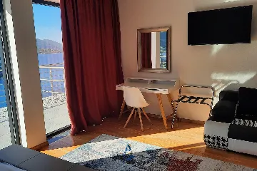 4-Bedroom Villa in Čara for 8 Guests