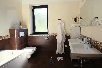 4-Bedroom Villa in Čara for 8 Guests