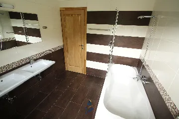 4-Bedroom Villa in Čara for 8 Guests