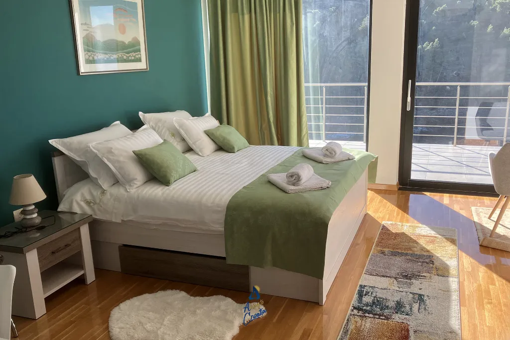 4-Bedroom Villa in Čara for 8 Guests