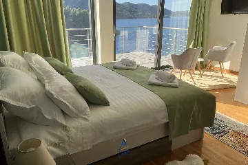 4-Bedroom Villa in Čara for 8 Guests