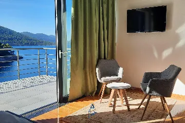 4-Bedroom Villa in Čara for 8 Guests