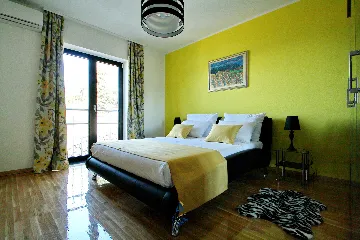 4-Bedroom Villa in Čara for 8 Guests