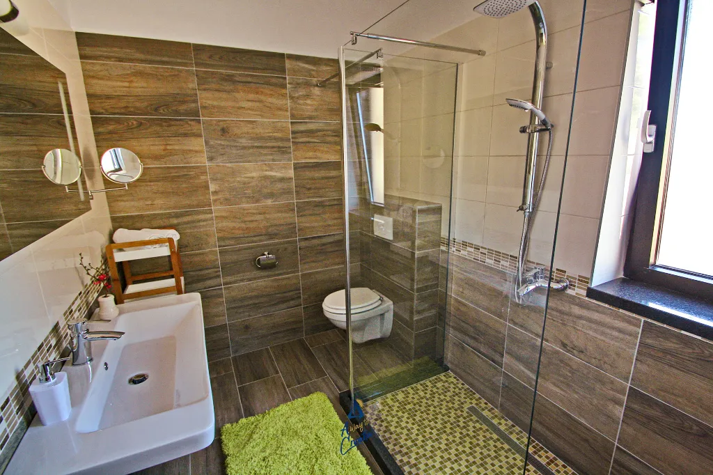 4-Bedroom Villa in Čara for 8 Guests