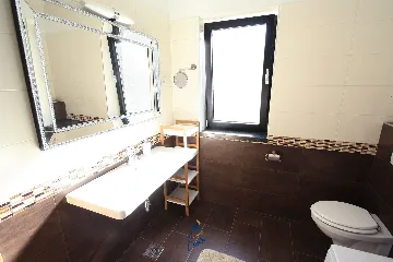 4-Bedroom Villa in Čara for 8 Guests